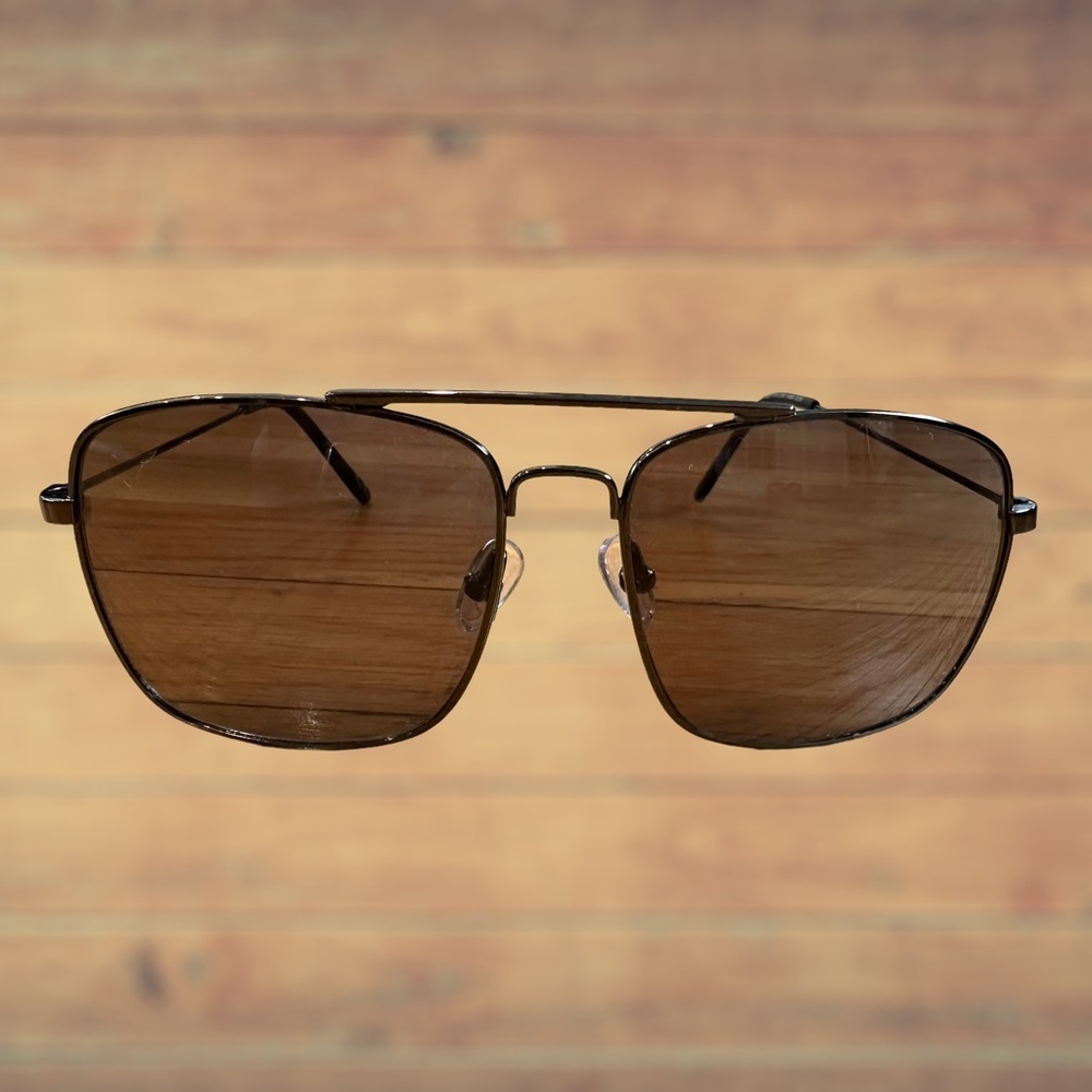 NWOT Foster Grant Black Sunglasses